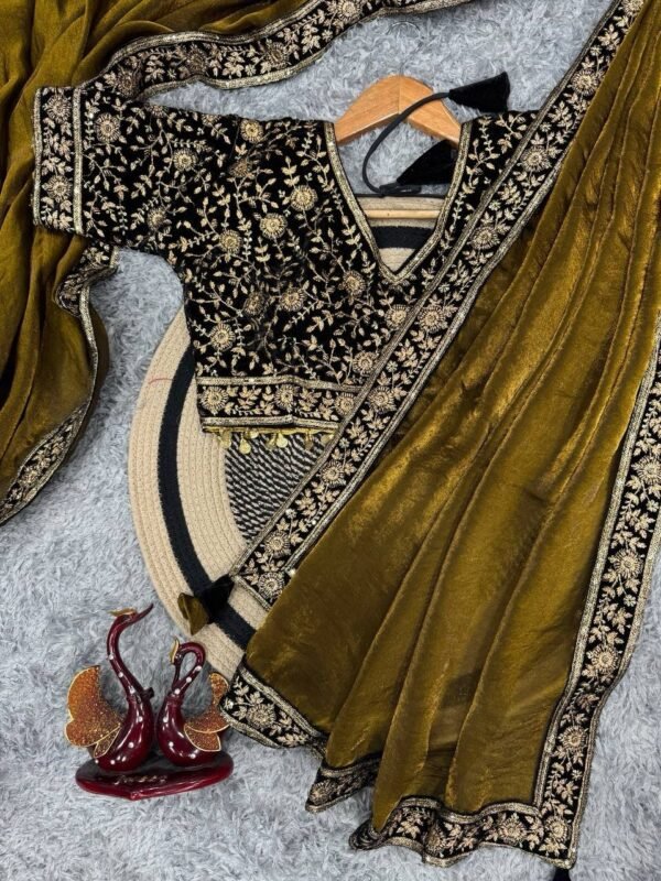 Space silk saree with stitched free size blouse - Image 5