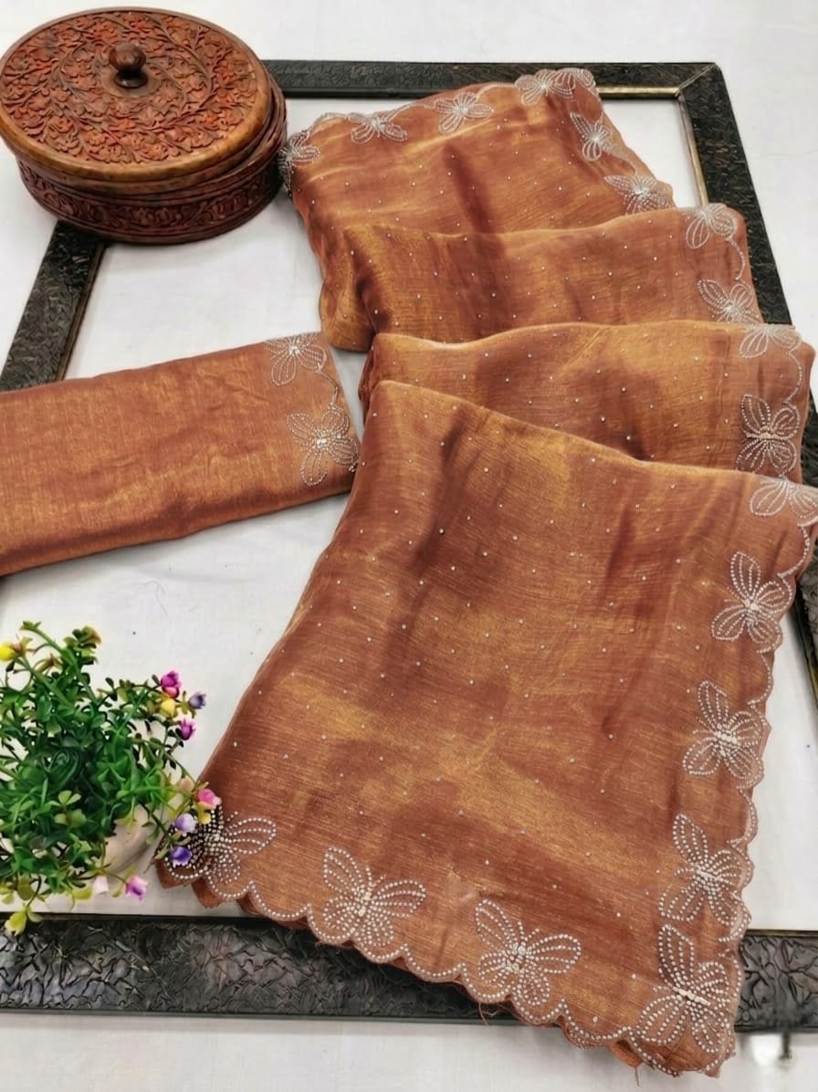 Dual toned crunchy silk sarees - Image 12