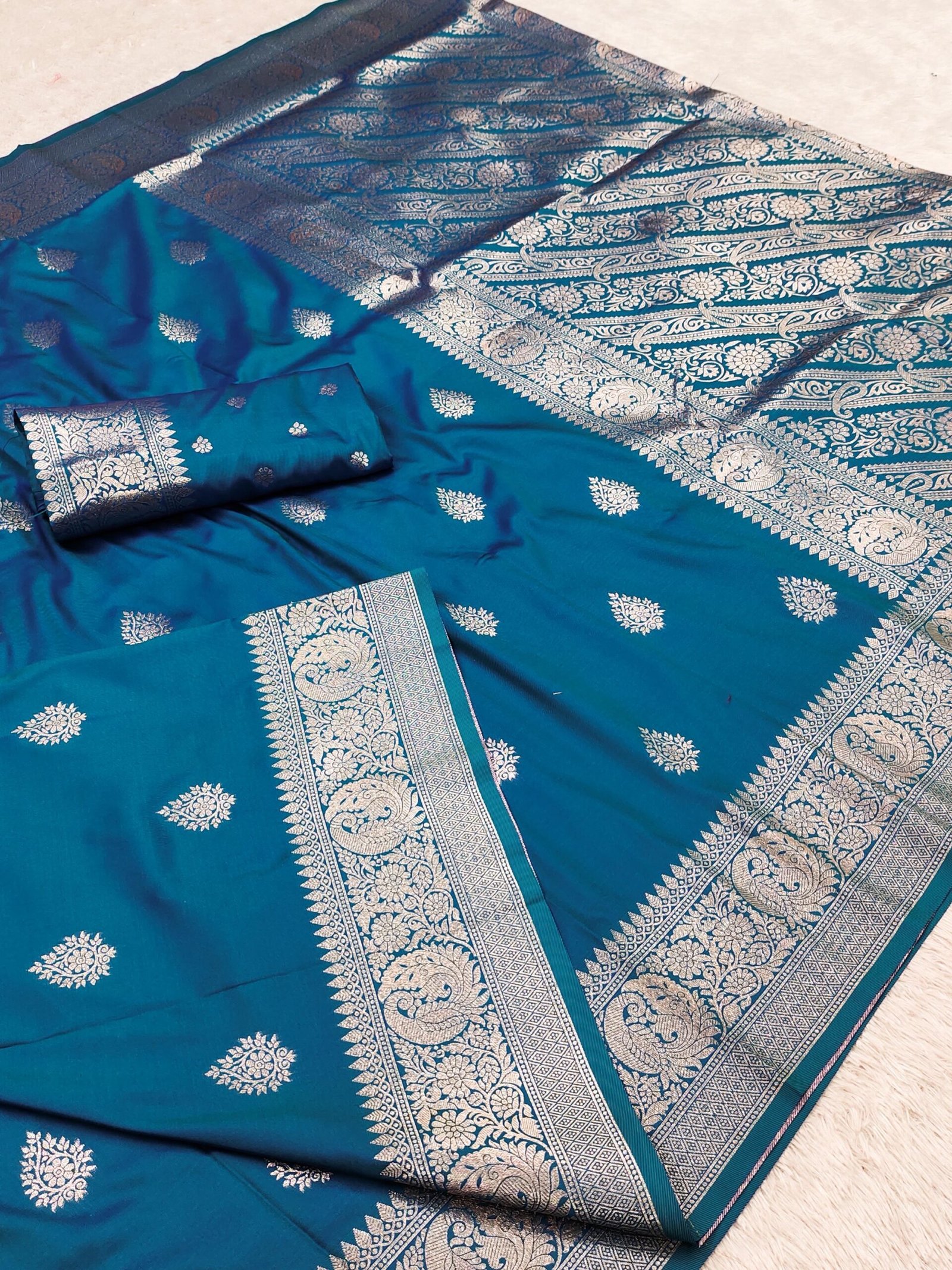 Soft banarasi silk saree - Image 7