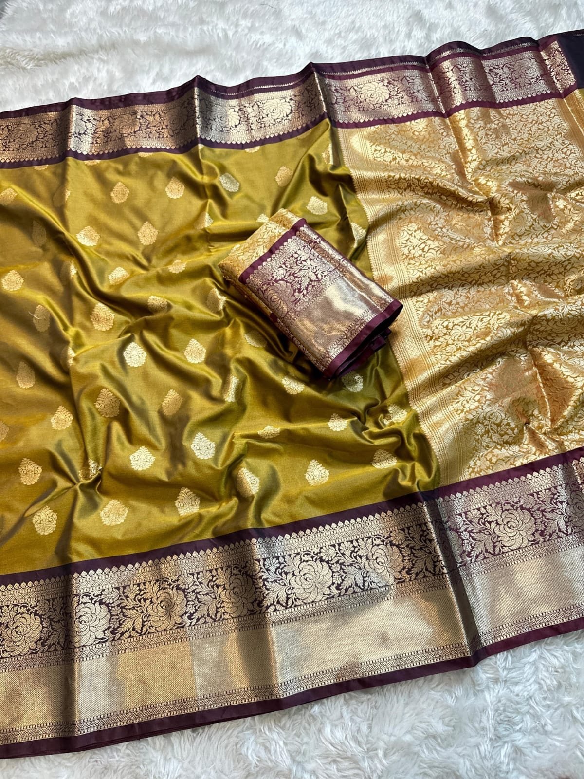 Banarasi semi gadwal pattu silk - Image 2