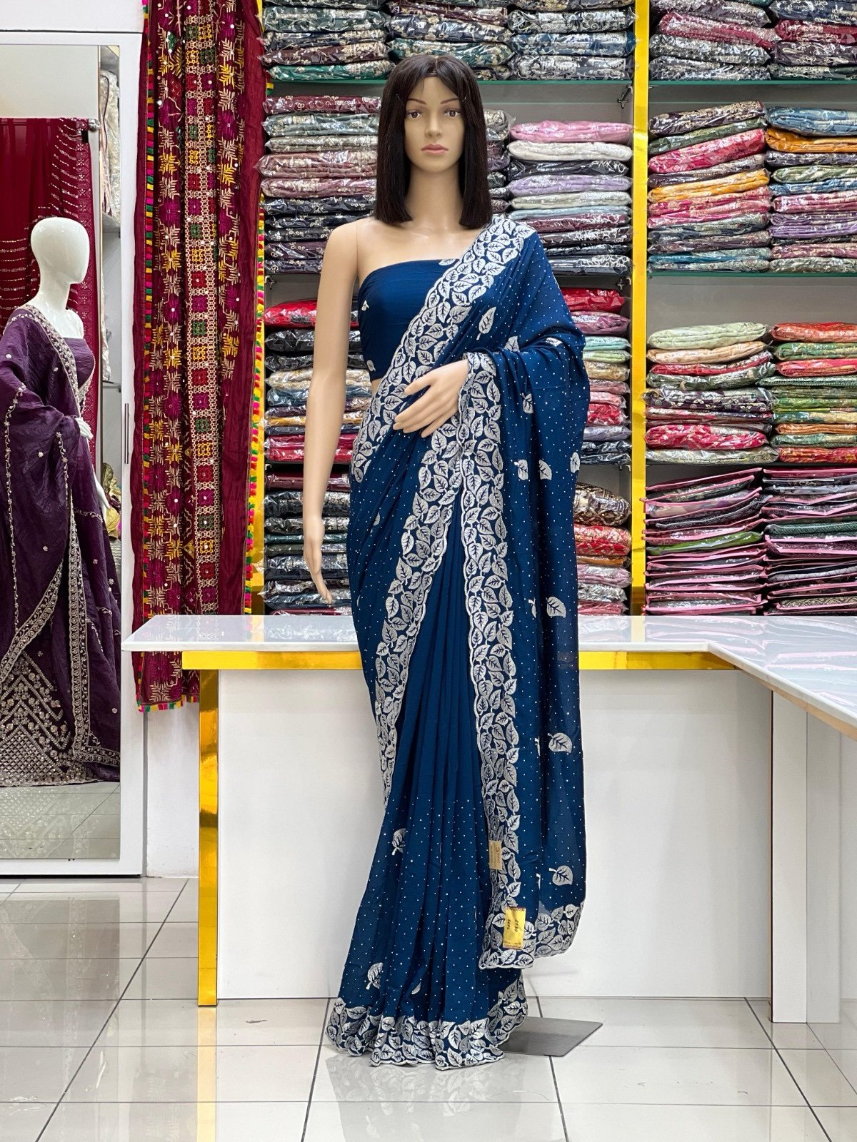 Vichitra silk saree - Image 4