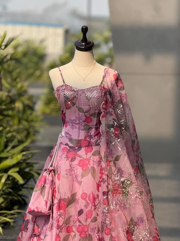 ELYSIA - Corset organza lehenga set with batwa