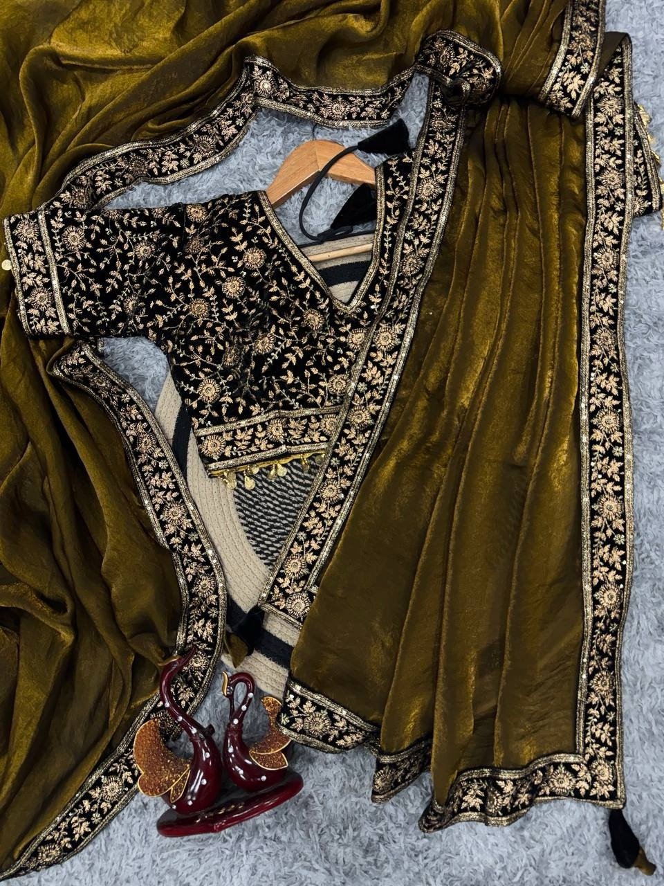 Space silk saree with stitched free size blouse - Image 2