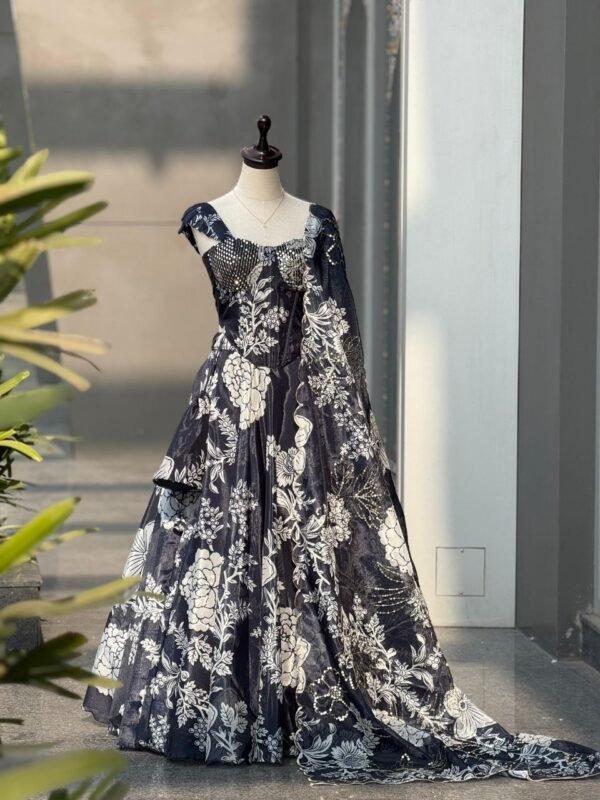 Organza lehenga set with batwa bag - Image 2