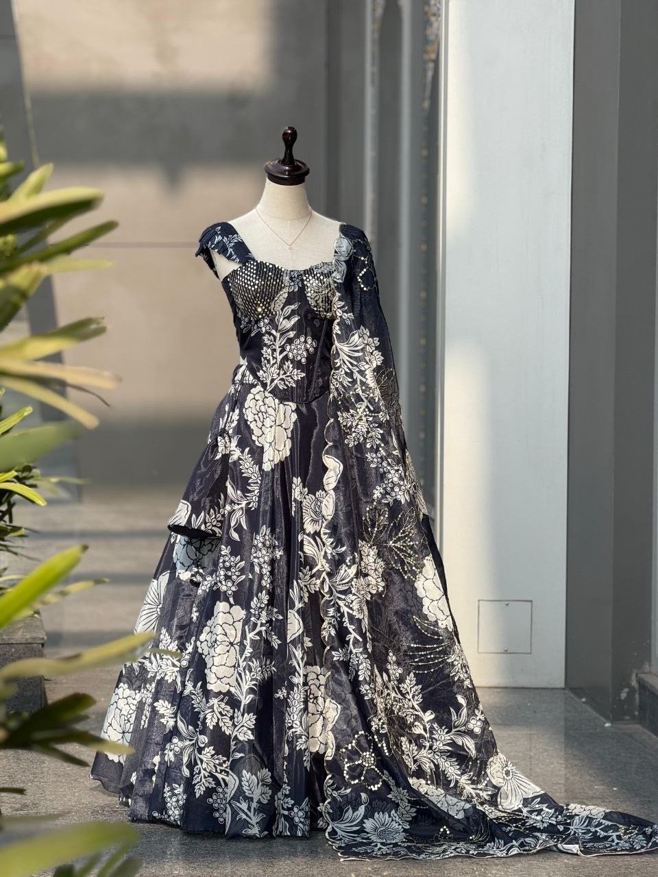 Organza lehenga set with batwa bag - Image 2