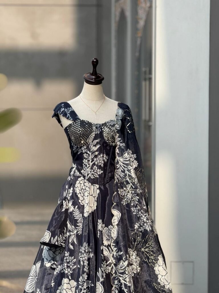 ELYSIA - Organza lehenga set with batwa bag
