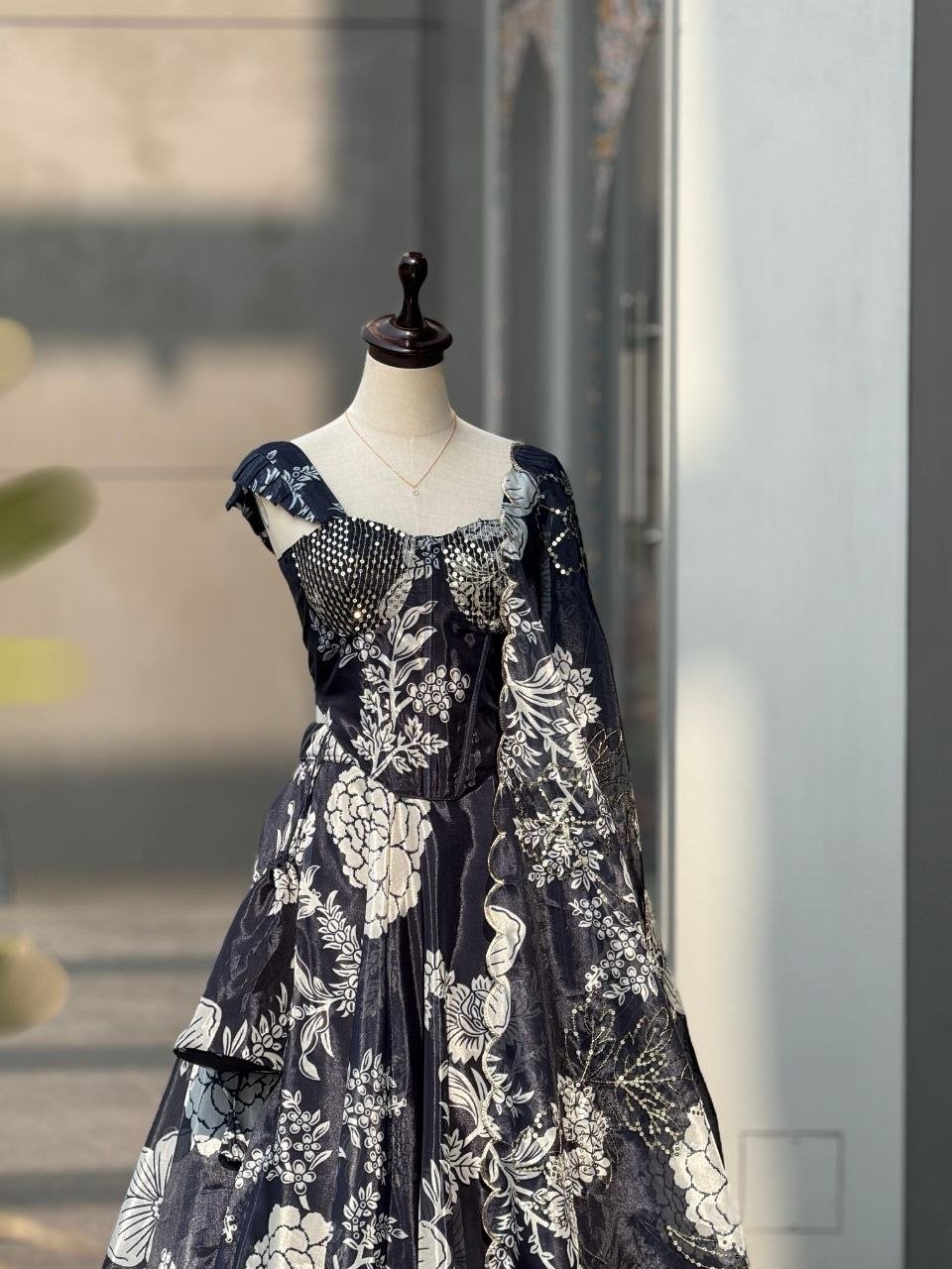 Organza lehenga set with batwa bag - Image 3