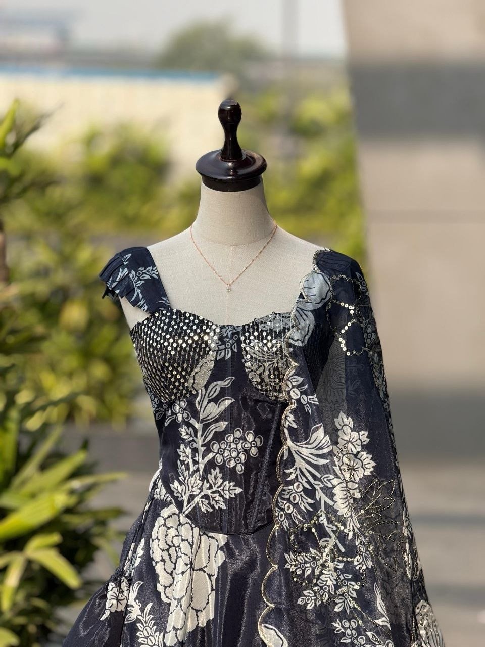 Organza lehenga set with batwa bag - Image 4