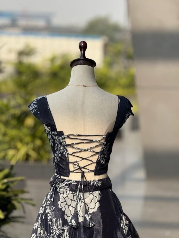 Organza lehenga set with batwa bag - Image 5