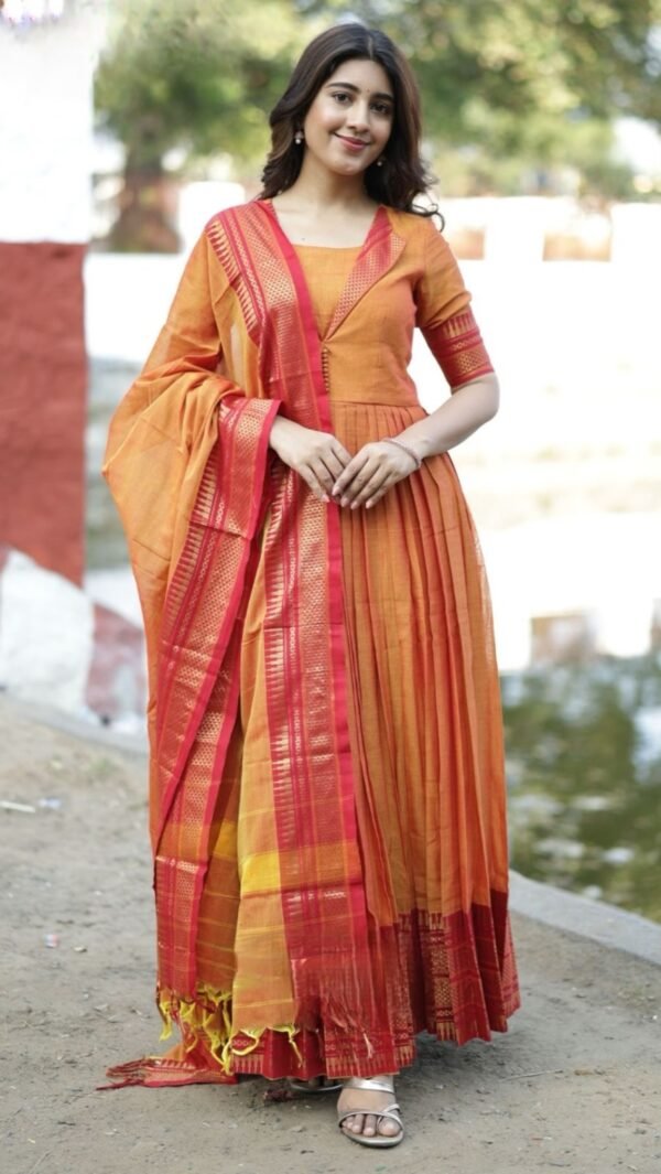Pravika Handloom Kurta Set for Elegant Wear - Image 2