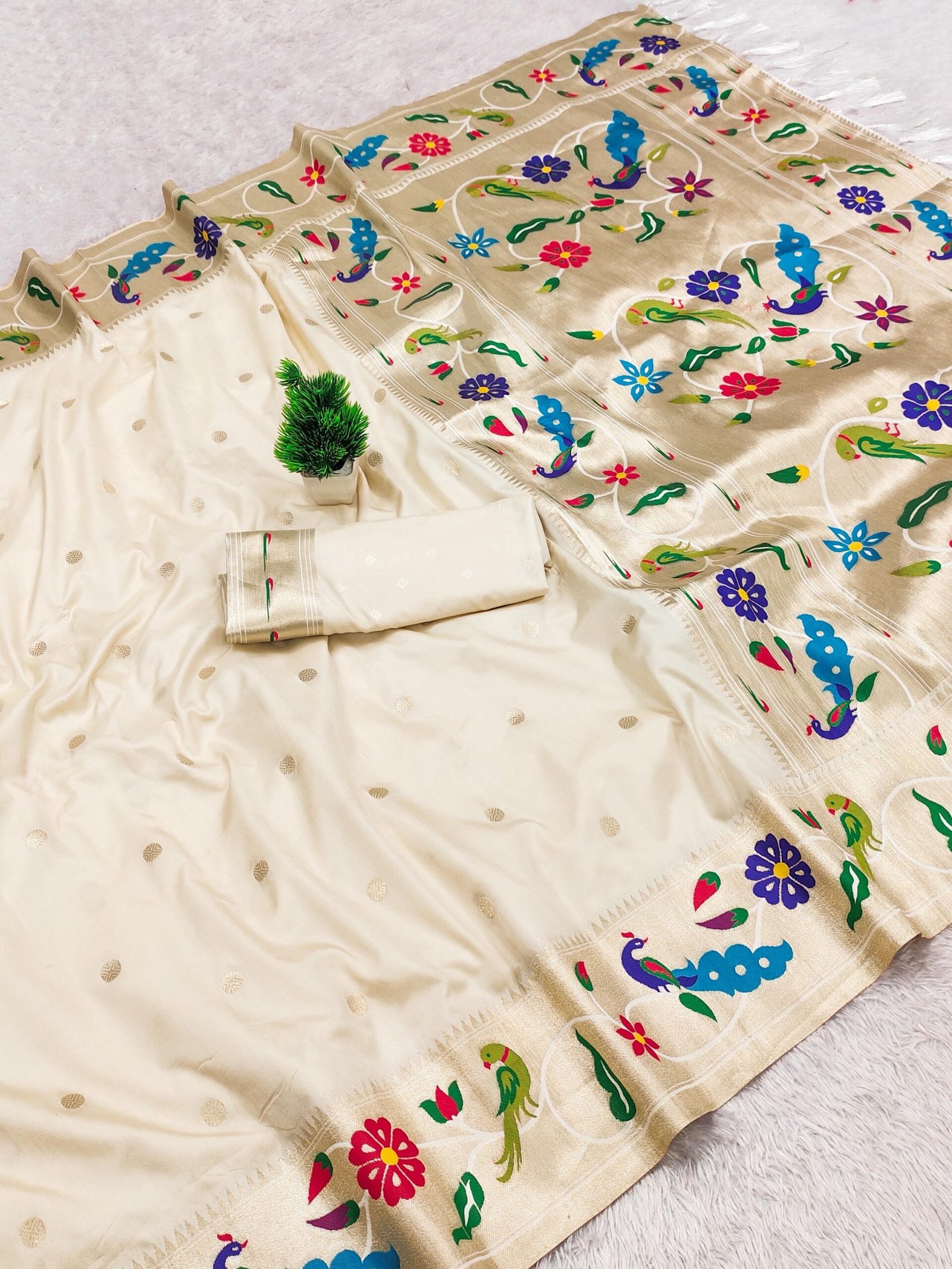 MEGHANA - Milky white - Image 2