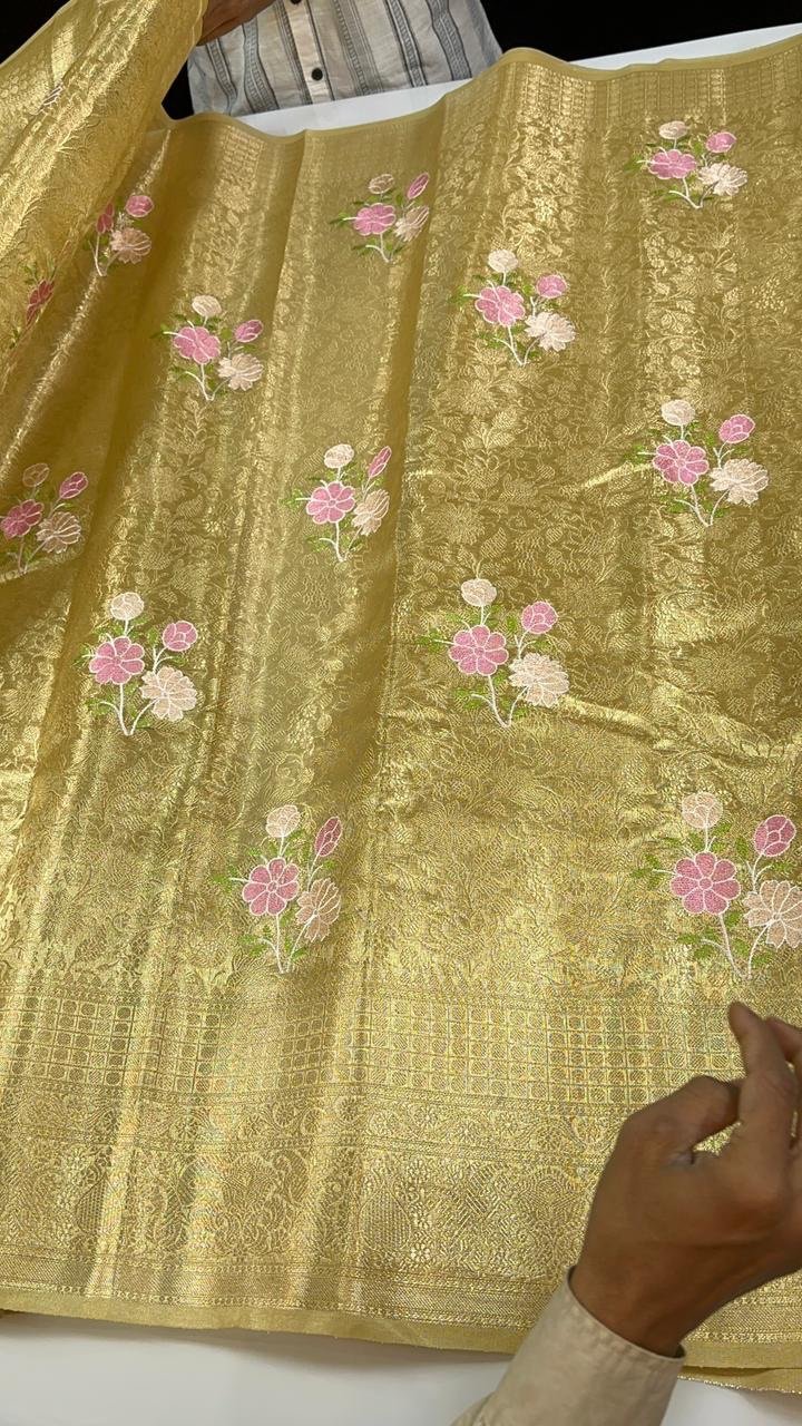 Gold banarasi tissue brocade saree - Image 4