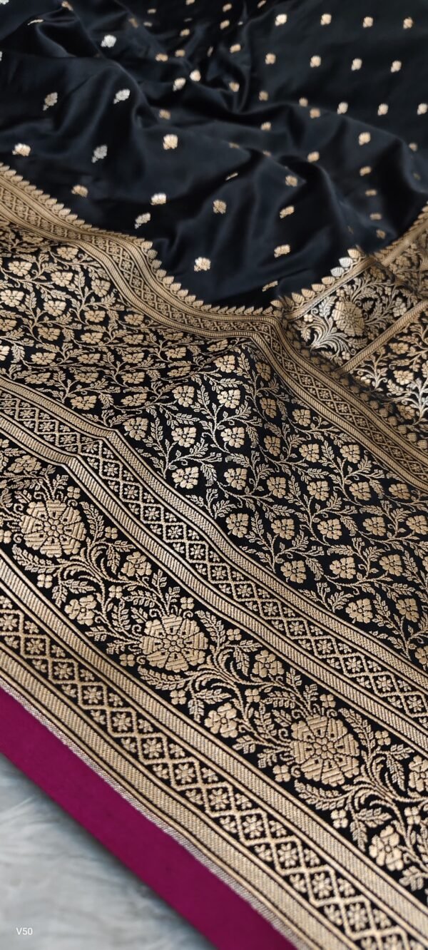 AHAANA - Banarasi - Image 9