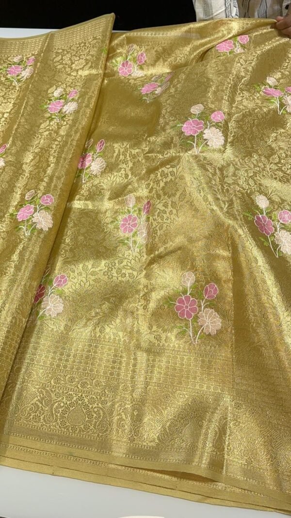 Gold banarasi tissue brocade saree - Image 3