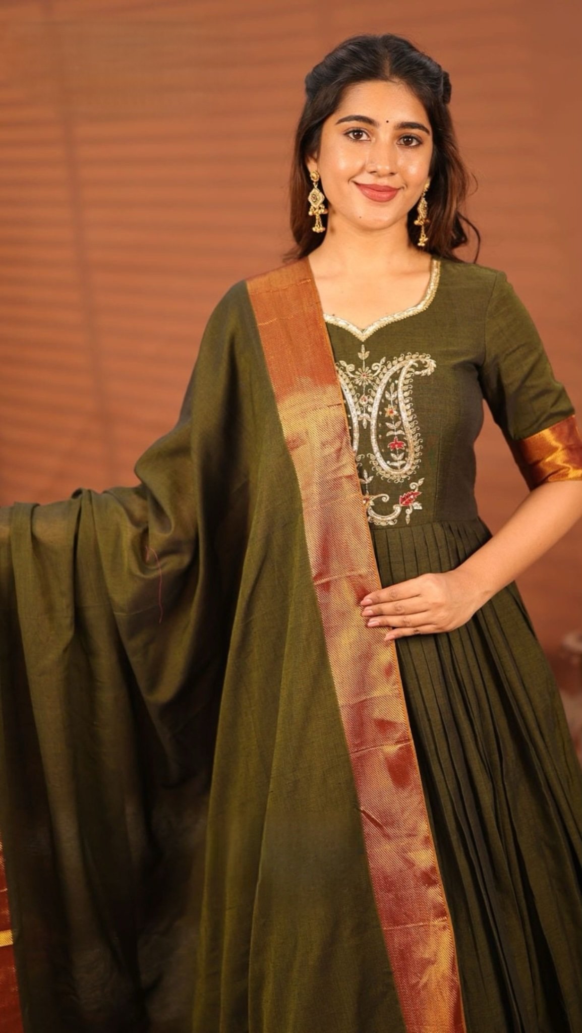 Sharadha Green Anarkali Gown Set - Image 2