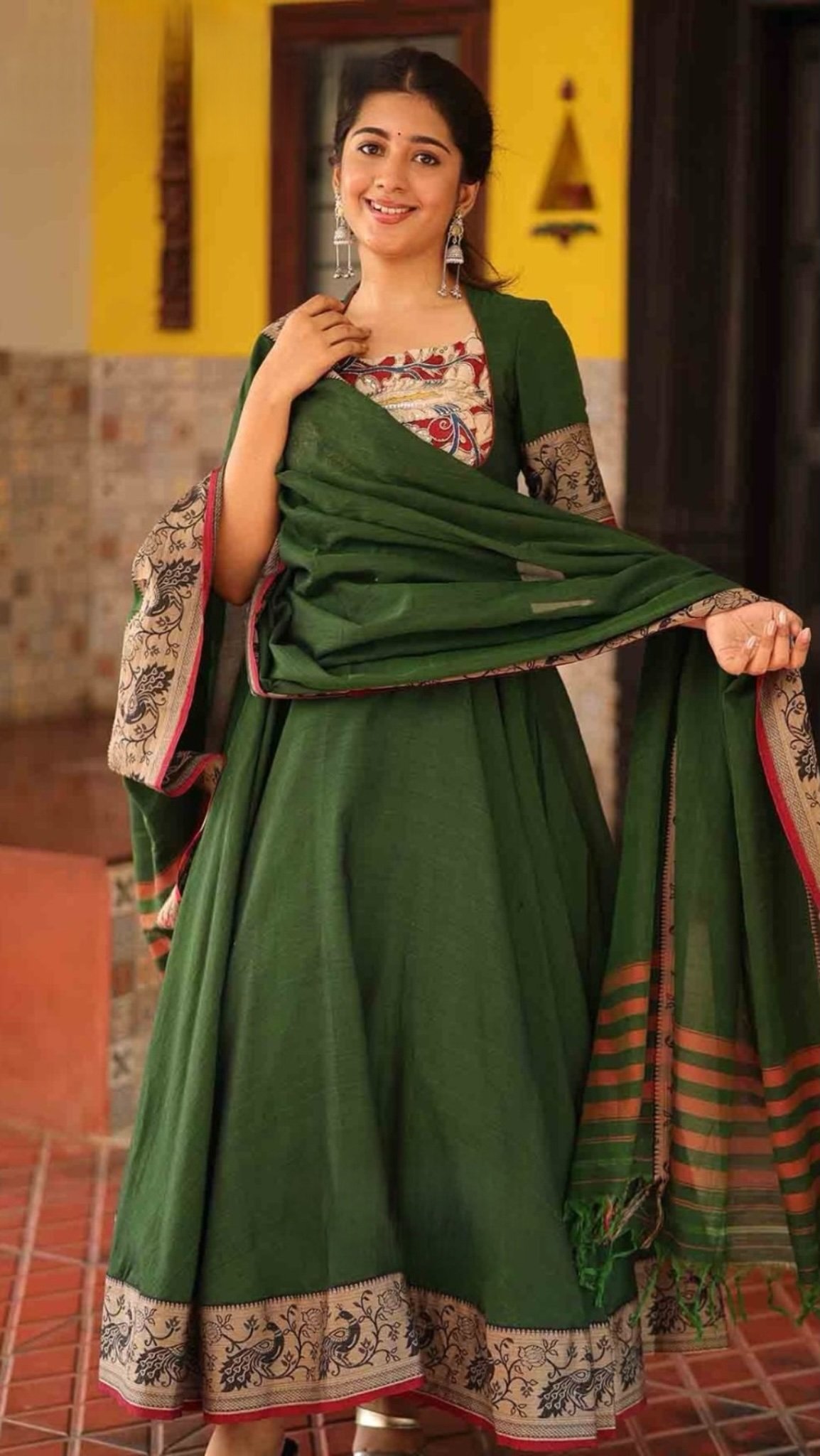 Aarti Green handloom Anarkali Kurta set - Image 2