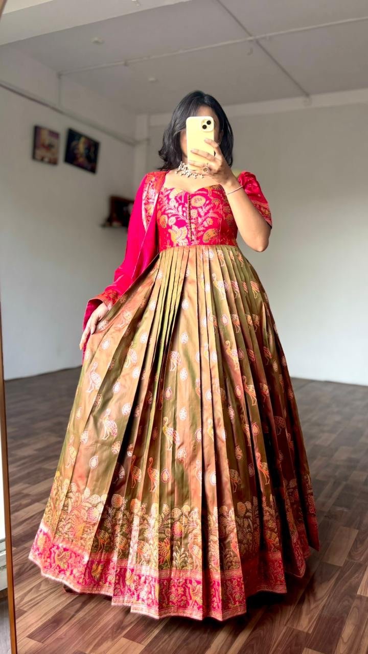 ✨ LIMITED EDITION BANARASI SILK GOWN SET ✨ - Image 10