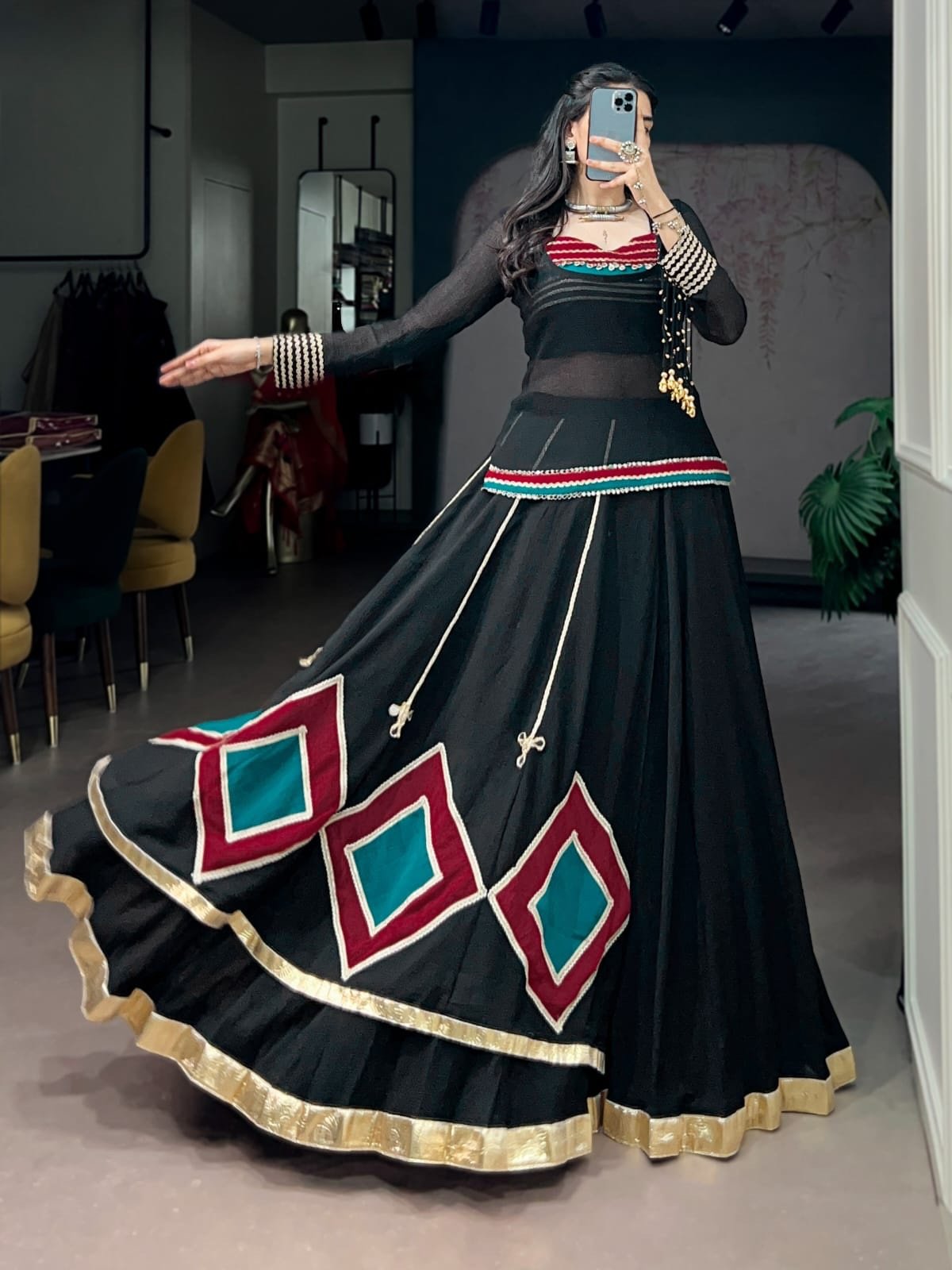 RAAVEYA - Image 1