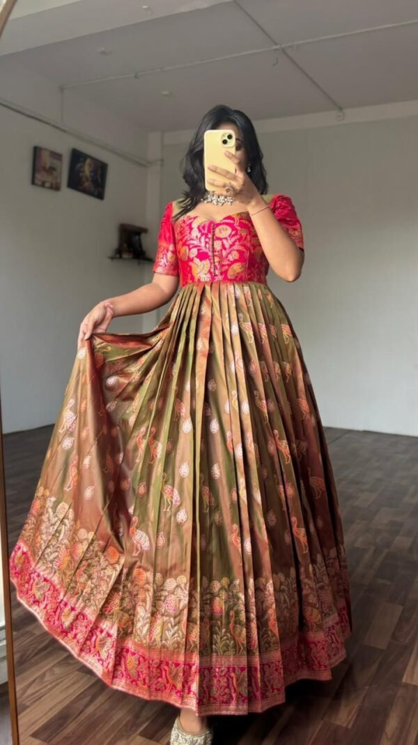 ✨ LIMITED EDITION BANARASI SILK GOWN SET ✨ - Image 9