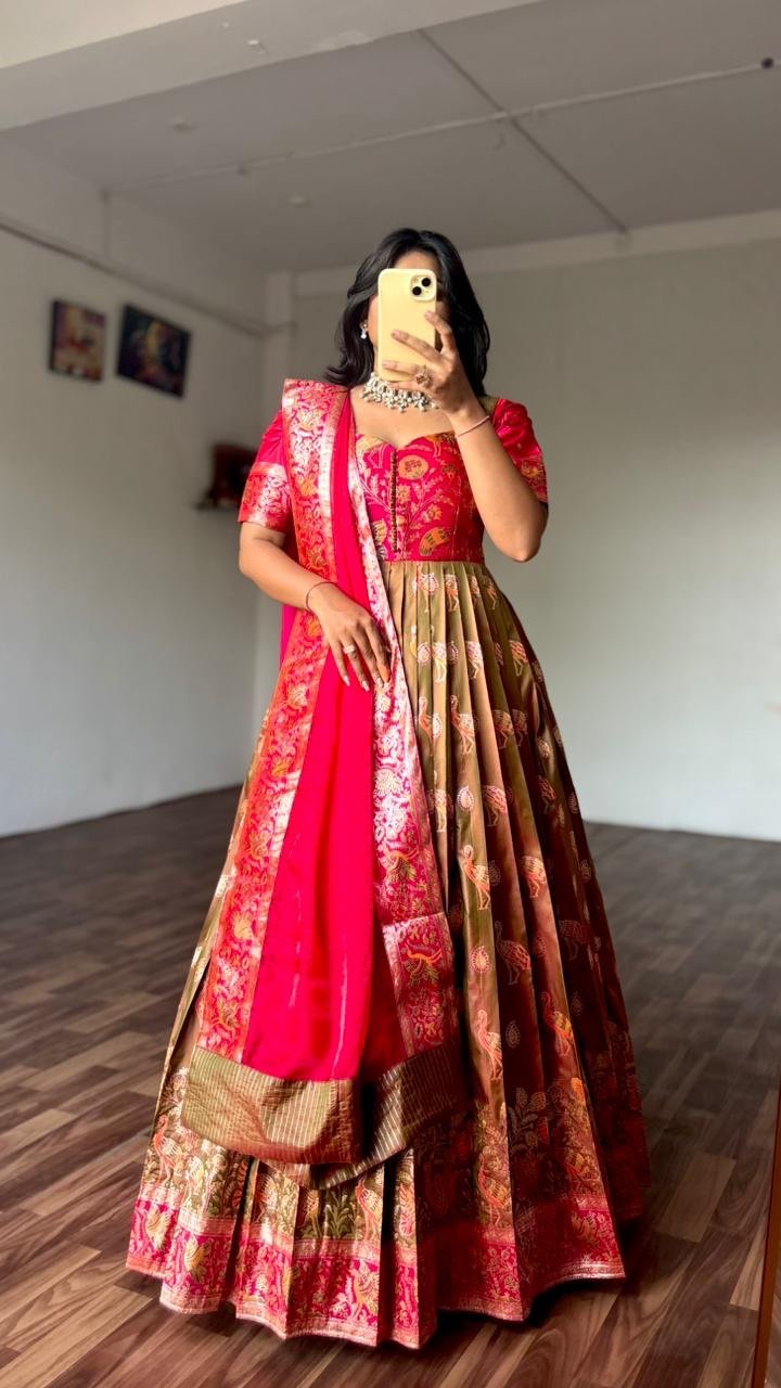 ✨ LIMITED EDITION BANARASI SILK GOWN SET ✨ - Image 7