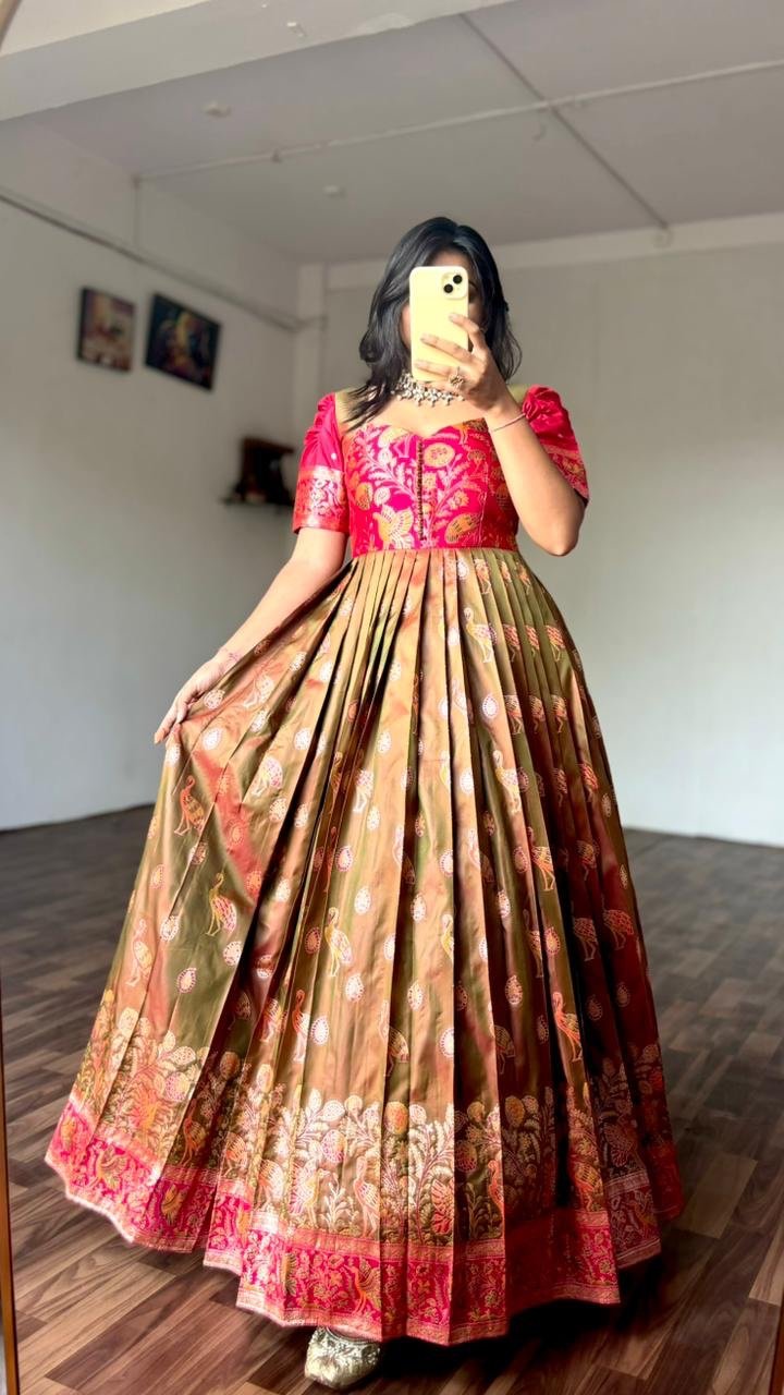✨ LIMITED EDITION BANARASI SILK GOWN SET ✨ - Image 3